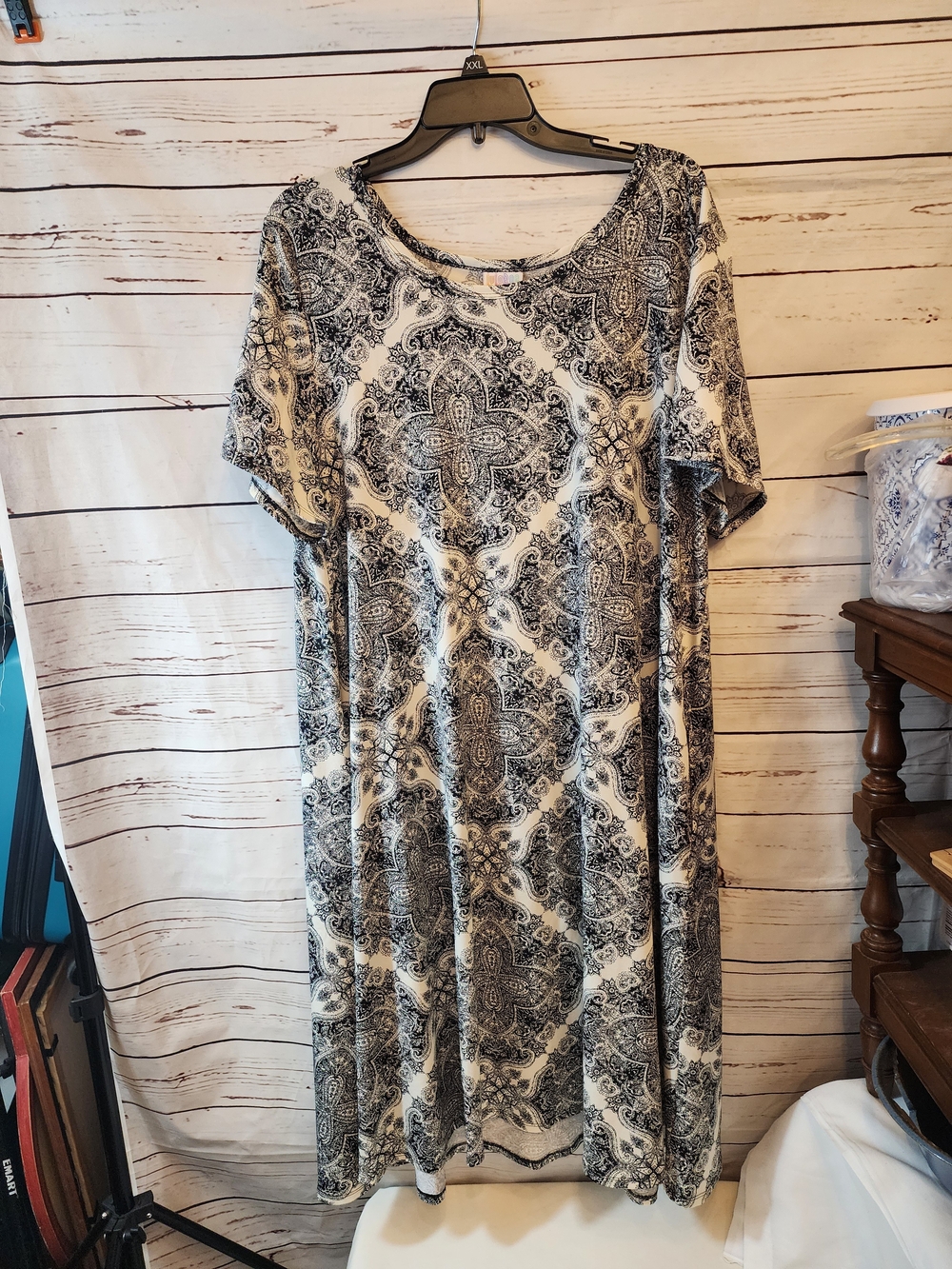 Black & White Paisley Short Sleeve Women’s Dress Soft